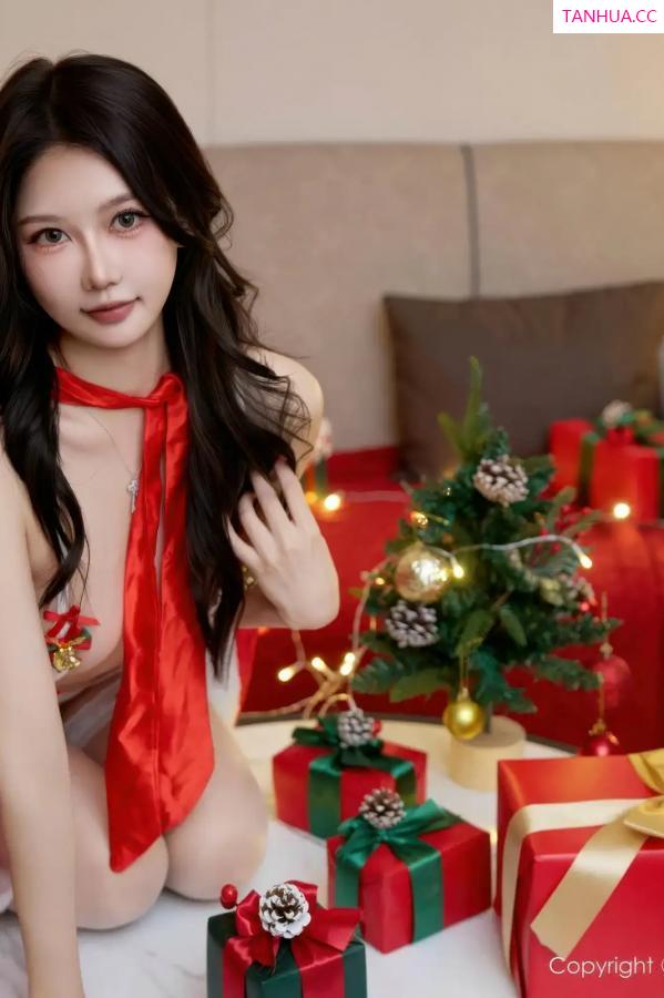 尹甜甜  [XiuRen]高清写真图 2025.12.25 No.11157 尹甜甜 圣诞装扮第4张图片